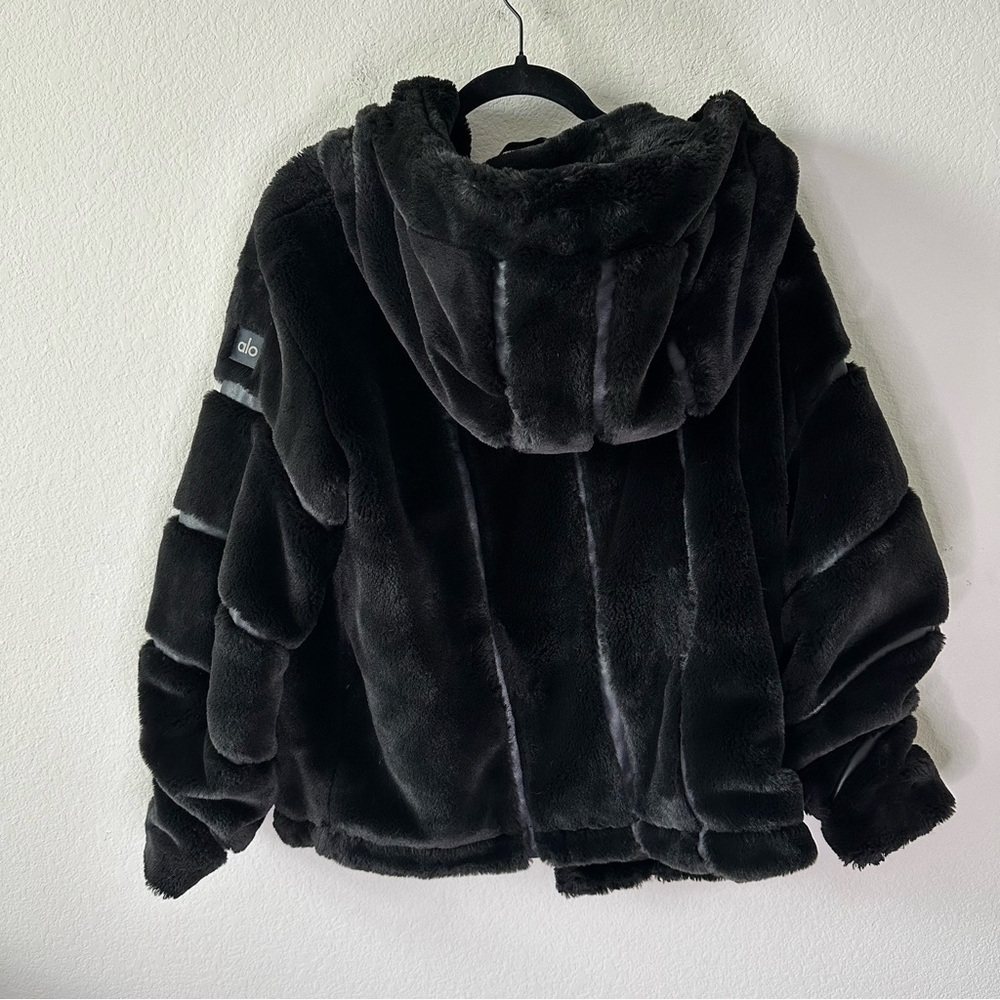 ALO Yoga Black Knockout Faux Fur Jacket Coat SZ XXS - Picture 10 of 11